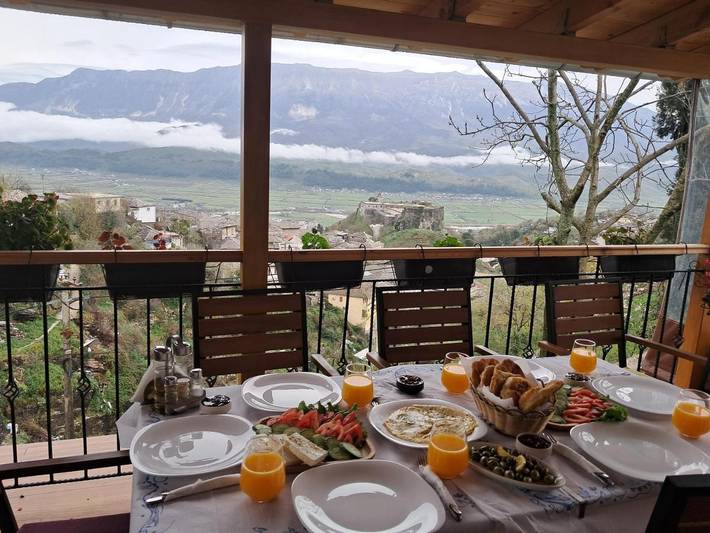 Chambre d’hôte pour 3 personnes, avec vue et terrasse dans Gjirokastër - 2