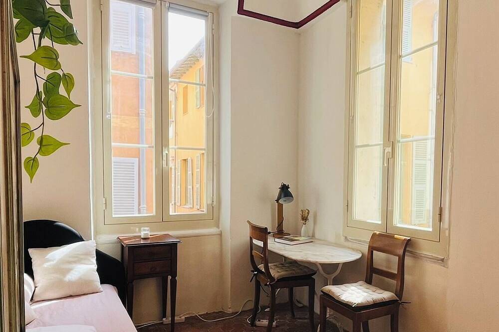 Private room in the Old Town, 2 minutes from the sea!  in Nizza, Nizza und Umgebung