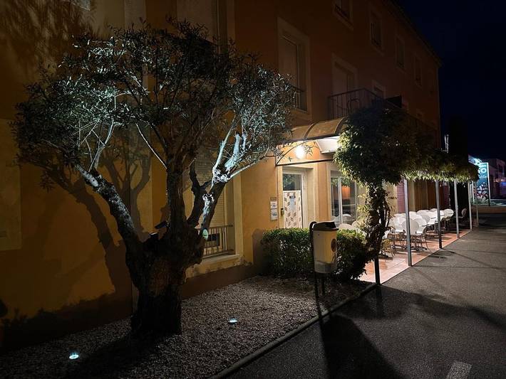 Hotel para 4 personas, con vistas y terraza - 1