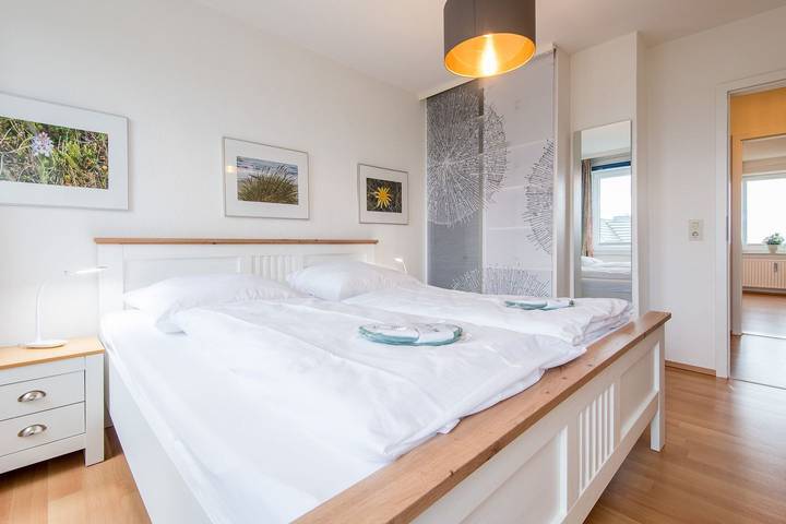 Ganze Wohnung, Ferienwohnung mit ca. 80 m², 4 Zimmern und Meerblick für bis zu 4 Personen in Wenningstedt, Sylt