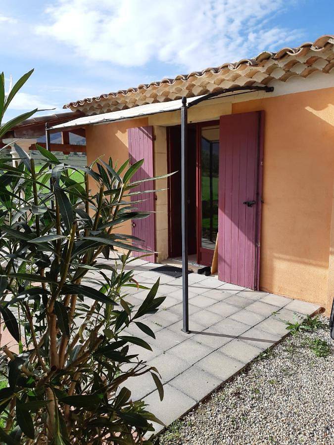 Location de vacances pour 4 personnes, avec vue et piscine ainsi que jardin et terrasse à Alba-la-Romaine - 3