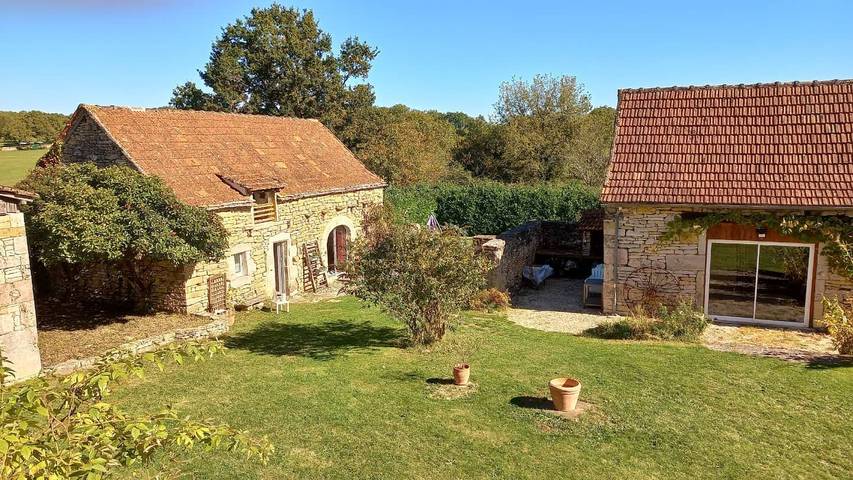 Gîte pour 5 personnes, avec terrasse ainsi que jacuzzi et jardin dans l' Aveyron - 3