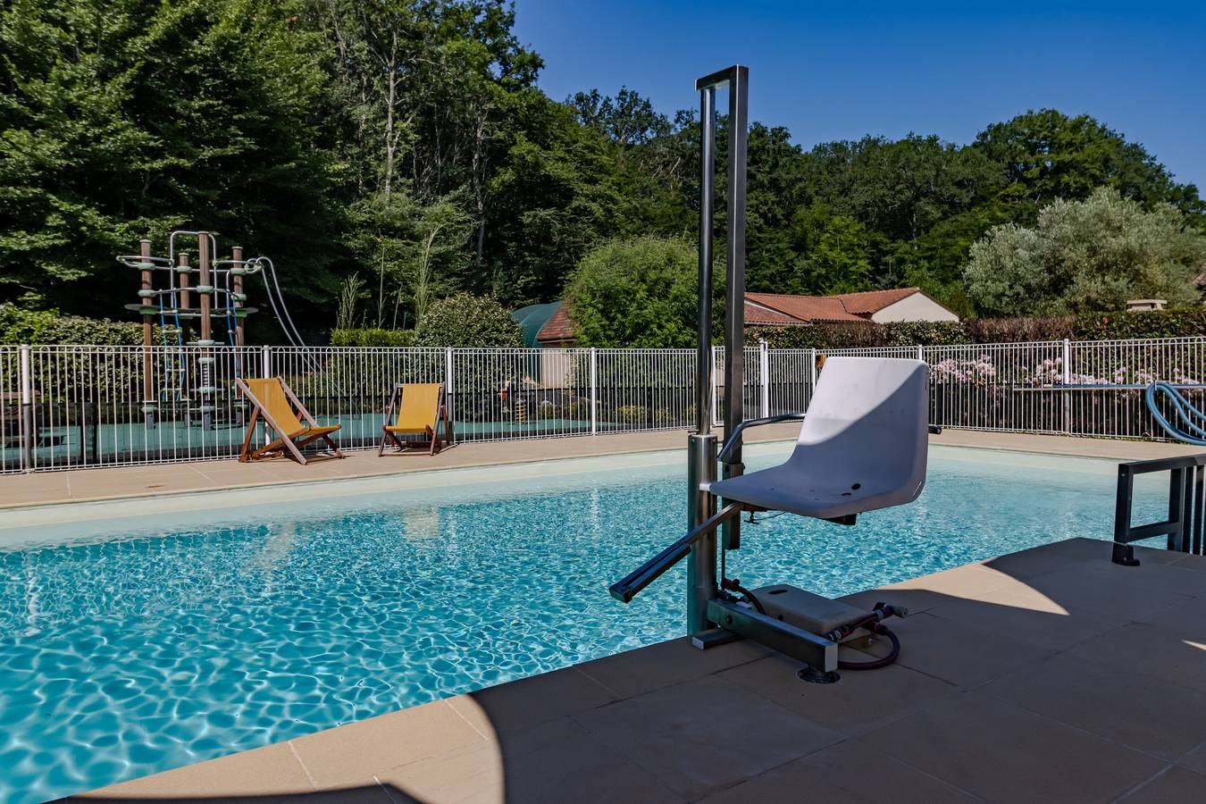 Maison de vacances 'Fleurie' avec piscine partagée, Wi-Fi et climatisation in Castelnaud-la-Chapelle, Périgord Noir