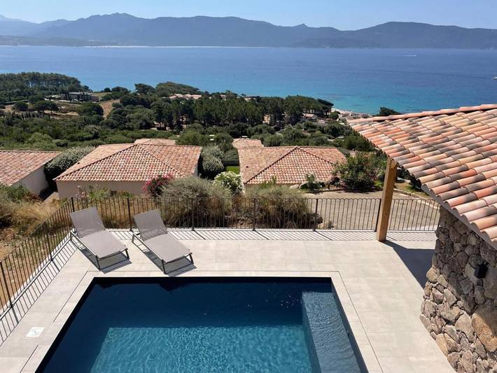 Location de vacances pour 6 personnes, avec vue ainsi que jardin et piscine dans Plage de Scodi-Neri - 3
