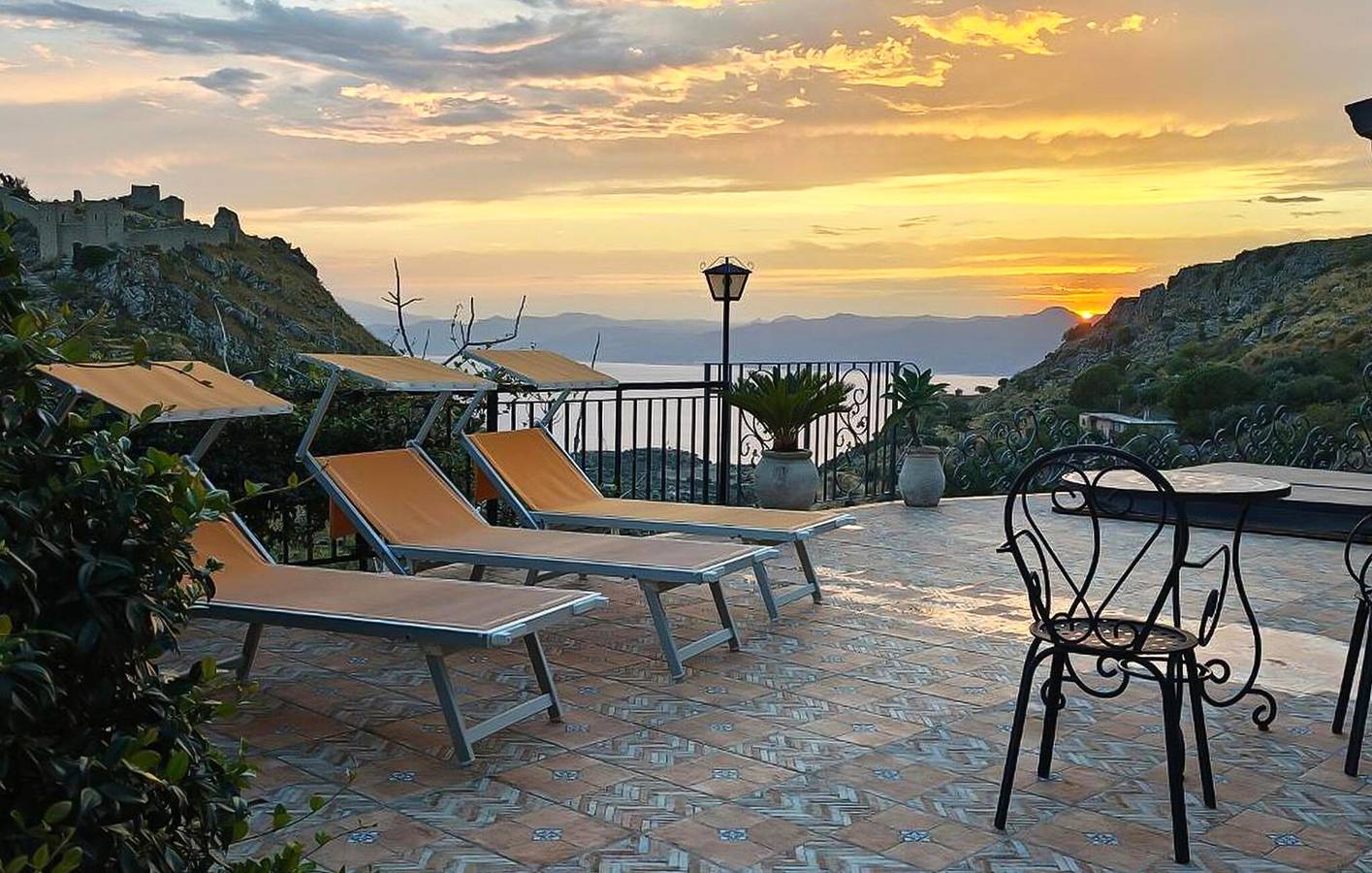 Seaside 150m² Apartment with Pool and Garden in Motta San Giovanni in Motta San Giovanni, Reggio Calabria Province