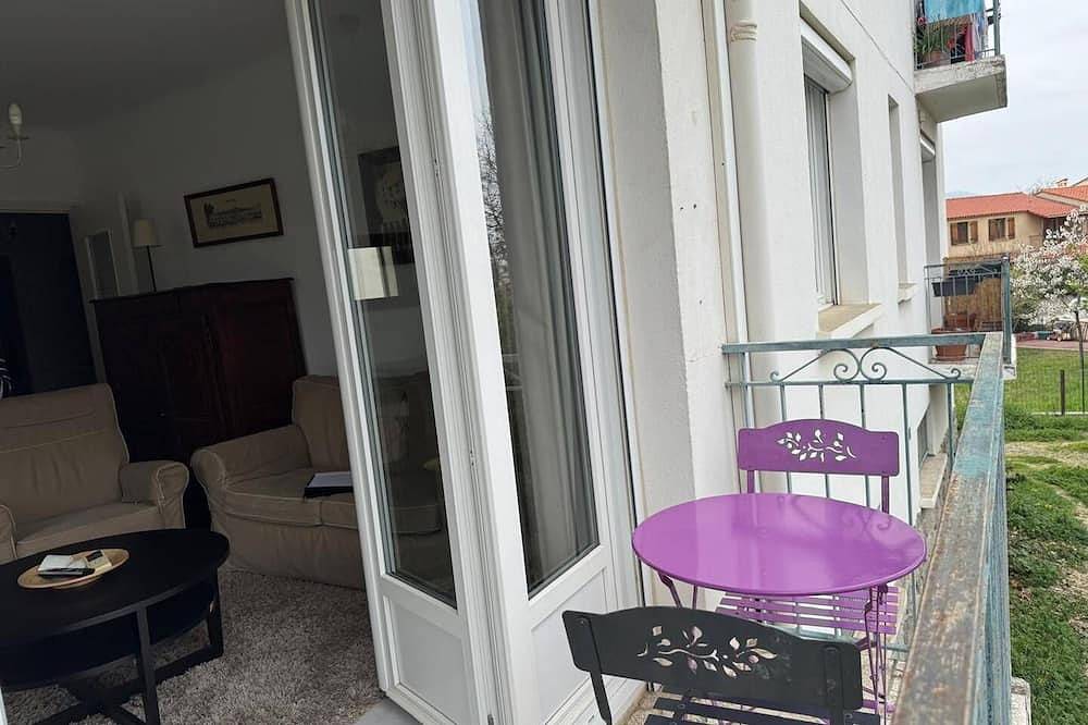 Entire apartment, ?? 2-Bedroom Apartment with Balcony in Prades – Perfect for Your Vacation in Prades, Prades region