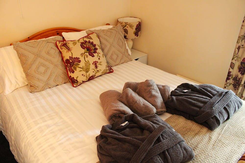 Traditional 2 bed 18th Century Cosy Welsh Cottage. Pet Friendly! in Brecon, Brecon Beacons