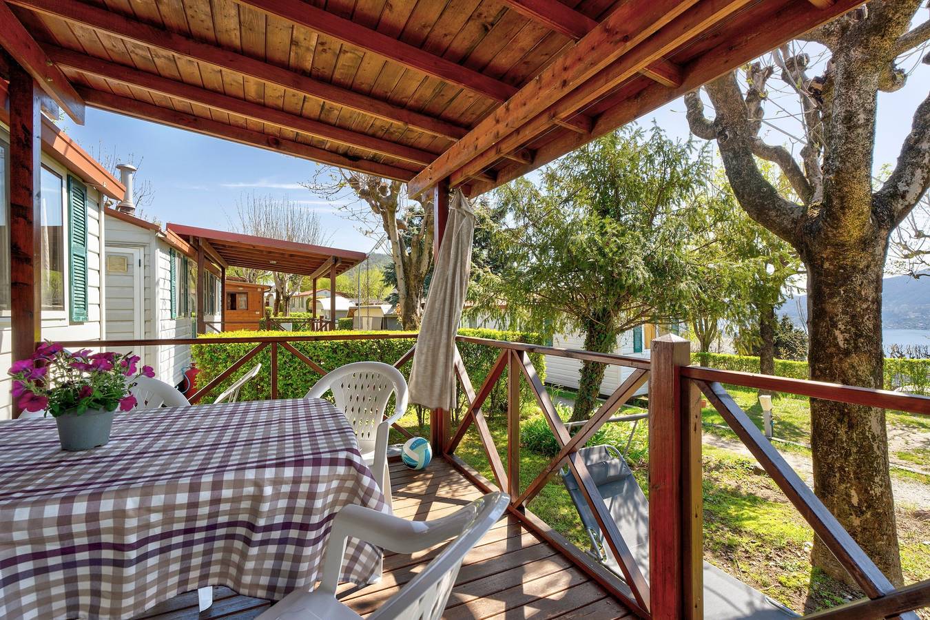 Caravane 'Mobile Home Comfort Standard' avec vue sur le lac, piscine partagée et Wi-Fi in Commune de Pettenasco, Lac d'Orta