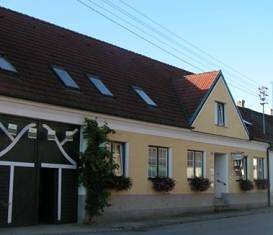 Weingut Zur Schlafmütze Fam. Parth - Ferienwohnung L.Berg (46qm) mit Balkon und Küchenzeile in Gemeinde Herrnbaumgarten, Weinviertel