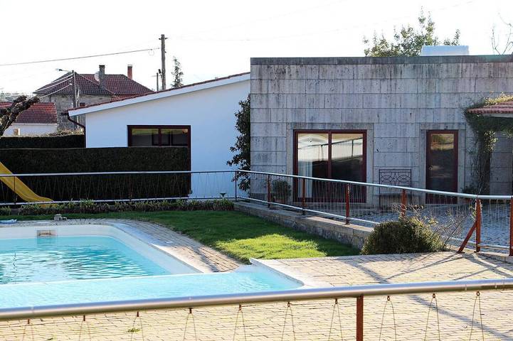 Location de vacances pour 4 personnes, avec balcon et jardin dans Paredes de Coura