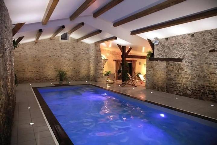 Location de vacances pour 14 personnes, avec Balcon et Terrasse ainsi que Piscine et Vue sur le lac à Saint-Christophe-du-Ligneron