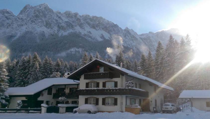 BnB für 2 Personen, mit Balkon und Terrasse sowie Garten und Ausblick in Grainau