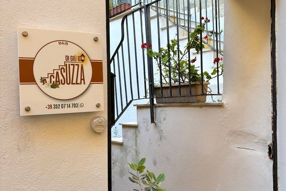At Casuzza di Giù Giù: Experience your stay in the historic center of Agrigento! in Agrigento, Agrigento Province