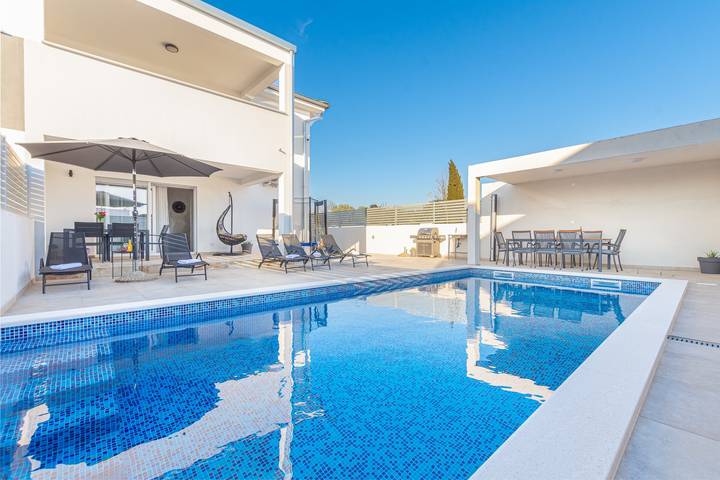 Villa für 10 Personen, mit Balkon und Garten sowie Pool in Pula - 3
