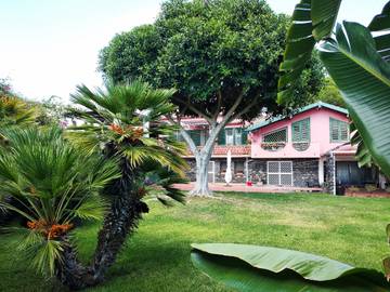 Location de vacances pour 7 personnes, avec balcon ainsi que jardin et vue à Acireale