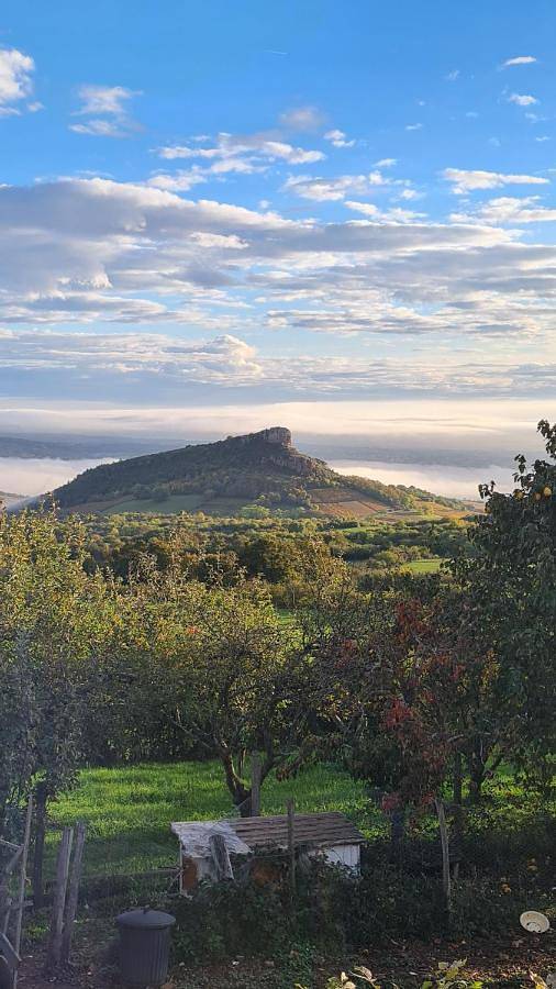 Location de vacances pour 4 personnes, avec terrasse ainsi que jardin et vue à Solutré-Pouilly - 2