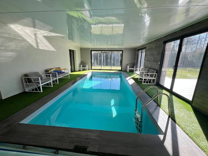 Location de vacances pour 8 personnes, avec piscine et jardin à Selongey - 2