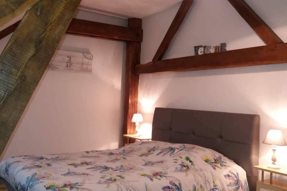 Ancien séchoir à tabac transformé en gite; à proximité de la rivière Dordogne . in Meyronne, Parc Naturel Régional des Causses du Quercy