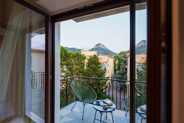 Apartamento entero, Apartamento 'Gio Mar Green' con vistas a la montaña, Wi-Fi y aire acondicionado in Piano di Sorrento, Provincia de Nápoles