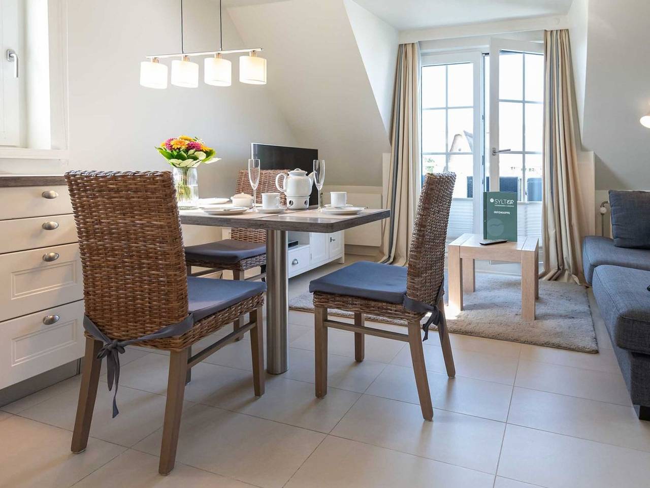 Ganze Ferienwohnung, Strandhaus Whg. 2 - Strandnahe 3-Zimmer Ferienwohnung auf ca. 45 m² Wohnfläche, für 2 Personen in Wenningstedt, Sylt