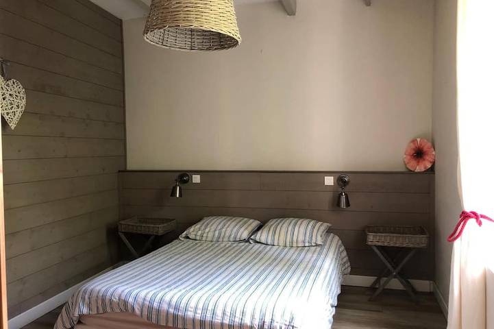 Location de vacances pour 6 personnes, avec terrasse ainsi que jardin et piscine à Lolme - 2