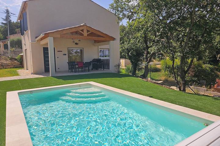 Location de vacances pour 6 personnes, avec Terrasse et Jardin à Sainte-Tulle