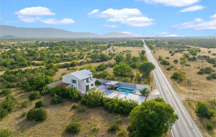 Ferienhaus für 9 Personen, mit Terrasse und Pool sowie Garten, mit Haustier in Grad Šibenik - 2