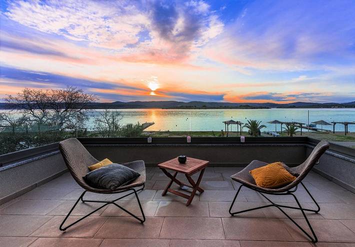 Villa pour 10 personnes, avec jardin ainsi que vue et piscine à Turanj - 2