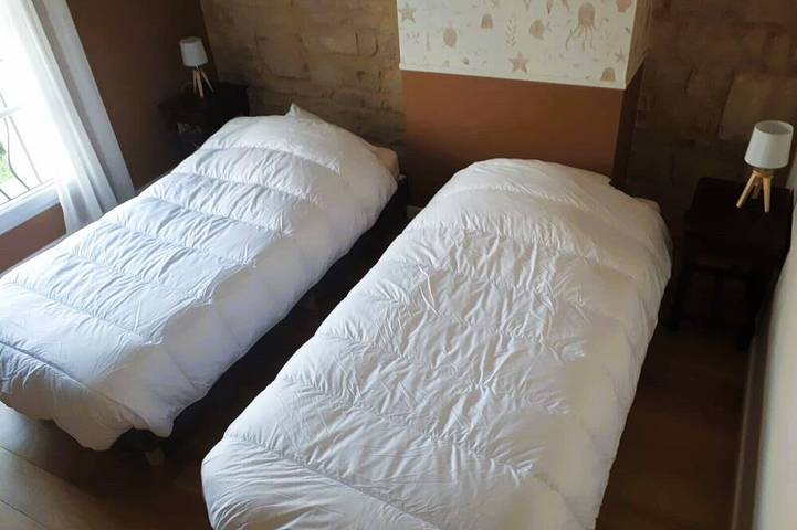 Location de vacances pour 11 personnes, avec terrasse et jardin à Vérines - 4