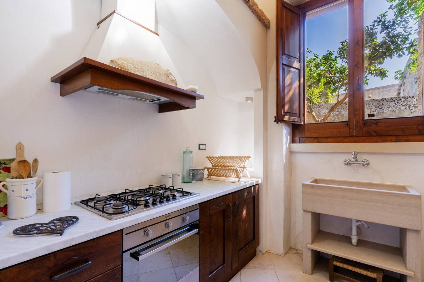 Appartamento intero, Appartamento 'Antica Corte Dell'800' con terrazza privata, Wi-Fi e aria condizionata in Giuliano Di Lecce, Castrignano del Capo