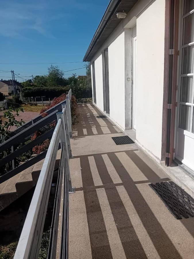 Location de vacances pour 5 personnes, avec Balcon ainsi que Terrasse et Jardin dans Thiel-sur-Acolin