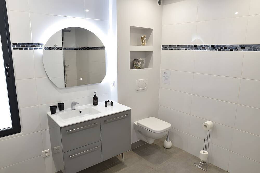 Entre mer et pinède (piscine, spa-jacuzzi, sauna) - chambre aubergine in Bandol, Côte méditerranéenne (France)