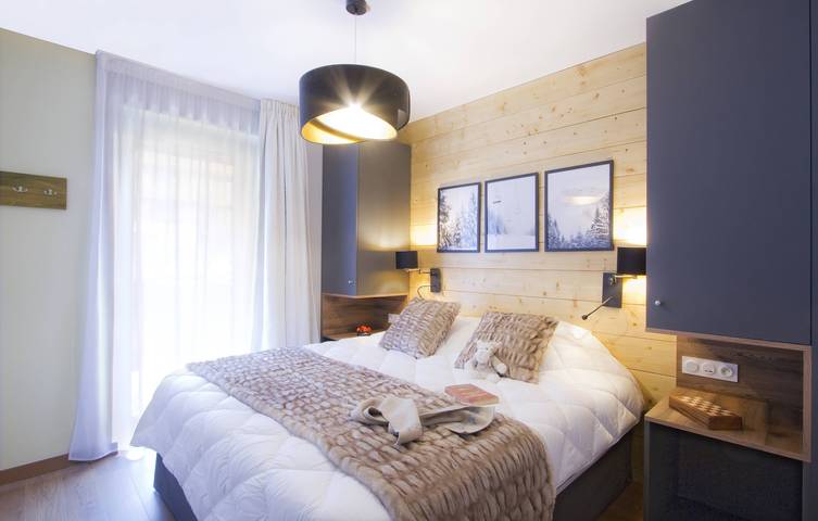 Hôtel pour 2 personnes, avec sauna ainsi que piscine et balcon