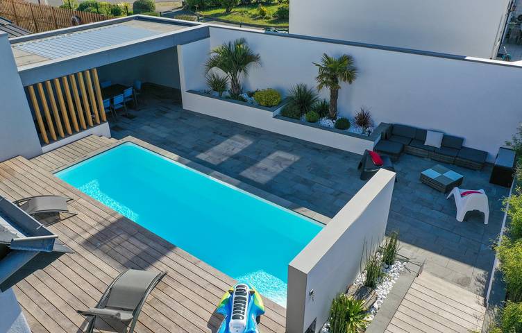 Location de vacances pour 8 personnes, avec jardin ainsi que piscine et terrasse à Saint-Gildas-de-Rhuys