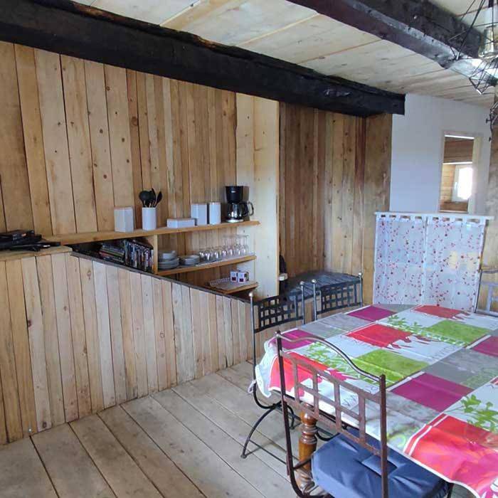 Appartement entier, Two-Bedroom Apartment with Mountain View in Mazan-l'Abbaye, Ardèche