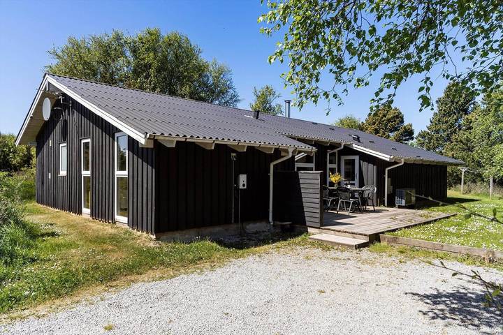 Ferienhaus für 8 Personen, mit Terrasse und Pool sowie Sauna, mit Haustier