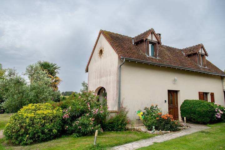 Gîte pour 4 personnes, avec piscine ainsi que jardin et terrasse à Saint-Aignan - 2