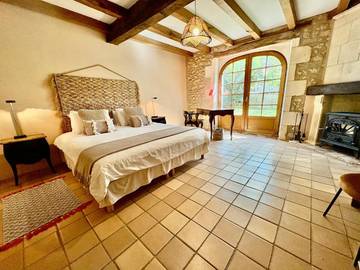 Gîte pour 13 personnes, avec vue ainsi que piscine et jardin à Festalemps