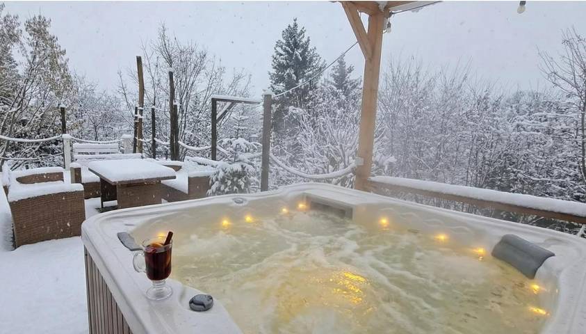 Dom gościnny dla 6 osób, z sauna i jacuzzi oraz ogród w Eger