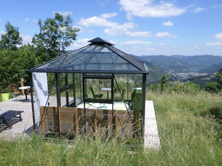 Gîte pour 2 personnes, avec terrasse ainsi que piscine et jacuzzi