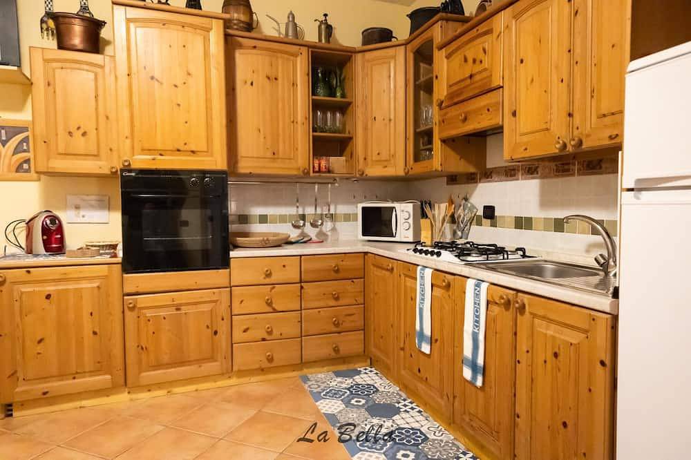 Ganze Wohnung, [Apartment in the Charming Courtyard] Lake Lugano in Brusimpiano, Brusimpiano Gemeinde