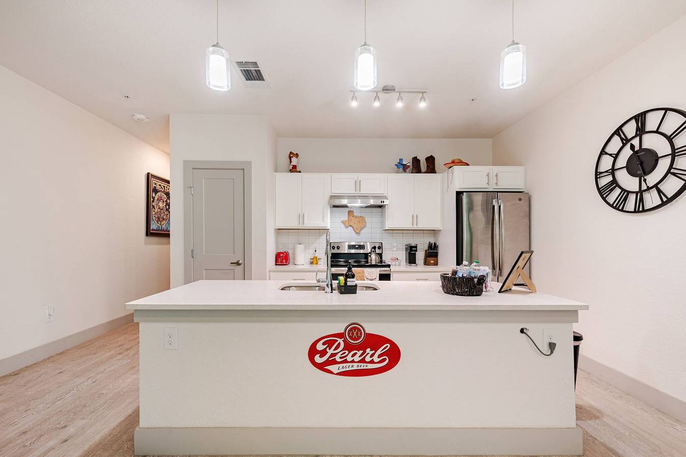 Apartamento vacacional entero, Condominio con vista a la piscina y al paseo del río • Mascotas y estacionamiento gratuito in San Antonio, Condado de Bexar
