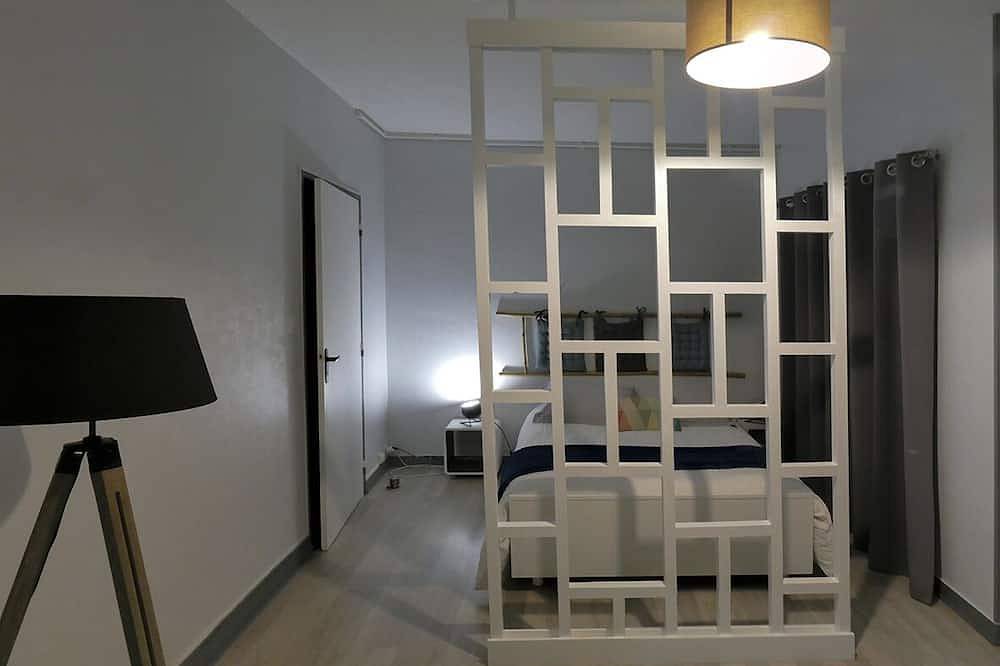 Appartement entier, T1 de 36 m2 dans un cadre verdoyant, très lumineux, entièrement rénové in Poitiers, Vienne (France)