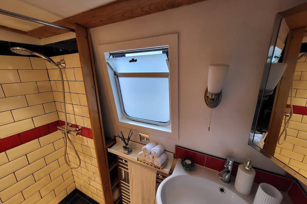 Cosy Canal Boat in Little Venice for Family & Friends in London, Südostengland