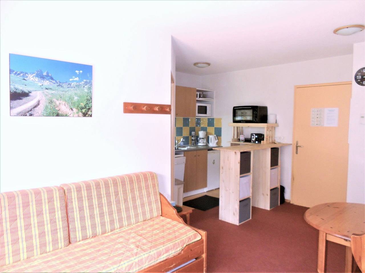 Geheel appartement, Ski-in/Ski-out Apt with Balcony, Pool Access & Parking in Le Corbier, Villarembert