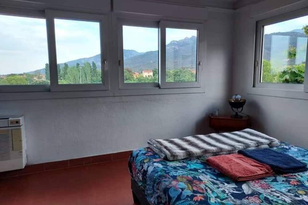 Charmante Maison en Pierre Avec Piscine Proche de la mer in Sorède, Céret region