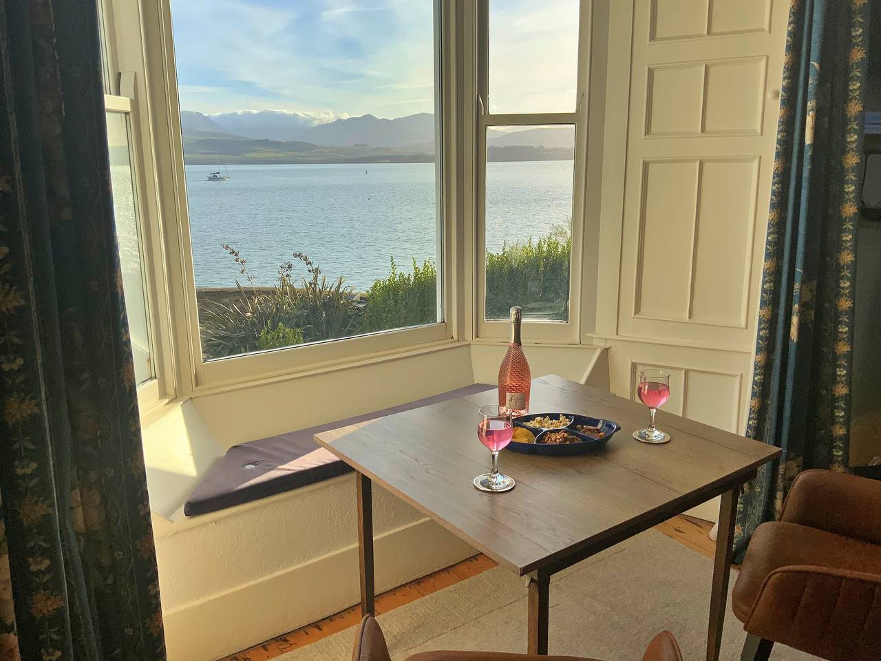 Ganze Wohnung, Waters Edge at Gadlys House in Beaumaris, Insel Anglesey