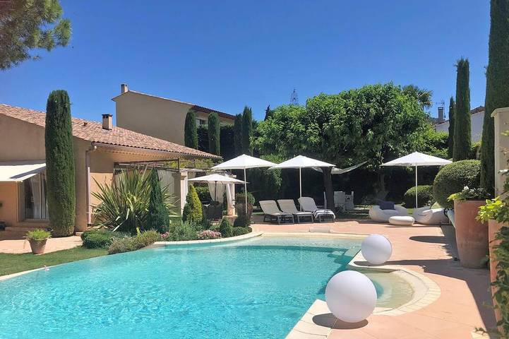 Villa pour 6 personnes, avec terrasse et jardin