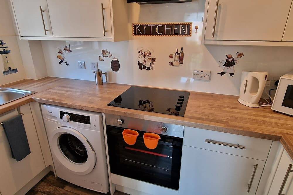 Entire apartment, Centre of Town, Minutes to the Beach and Transport Hubs, Private Parking! in Nairn, Highlands