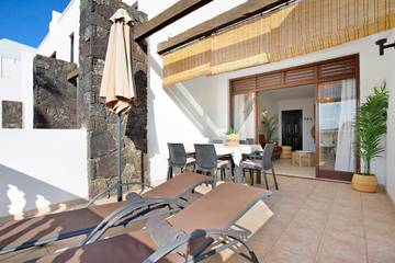 Apartment for 6 People in Puerto del Carmen Old Town, Tías, Photo 4